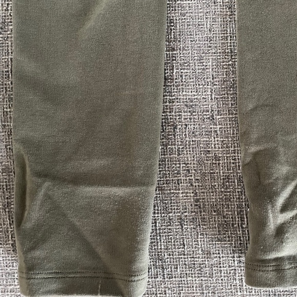 SALE 3️⃣ for $8! 🛍️ XS Olive Mid Rise Ponte Moto Leggings // Express - Picture 5 of 11